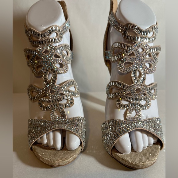 Gorgeous Gold Blinged Heels 👠 - Picture 2 of 6